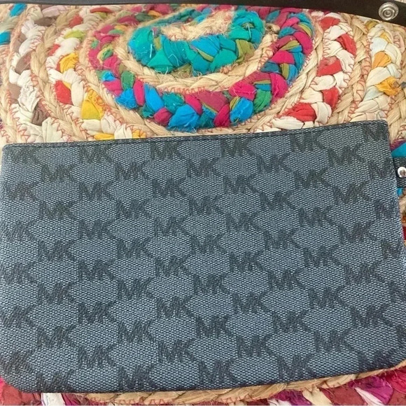 Michael Kors monogram Fanny  belt pack - Picture 5 of 6